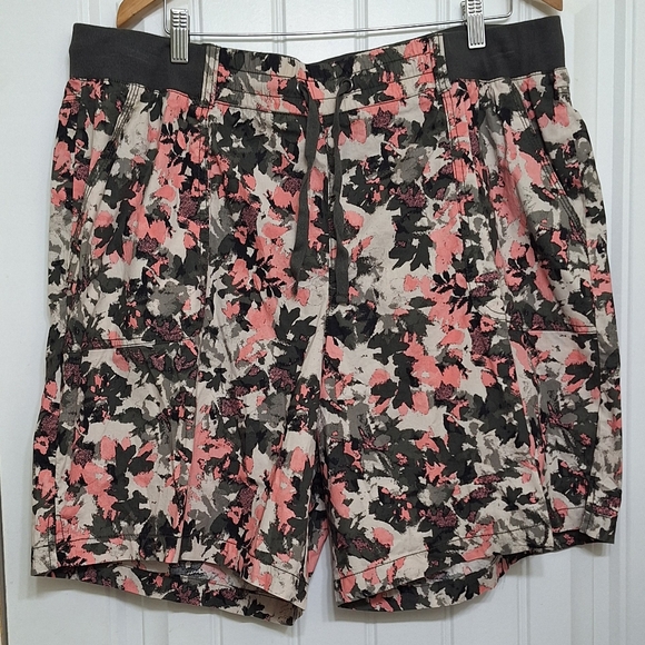 Penmans Plus Women 2X  Printed Bermuda Shorts  with Pockets - Picture 2 of 8